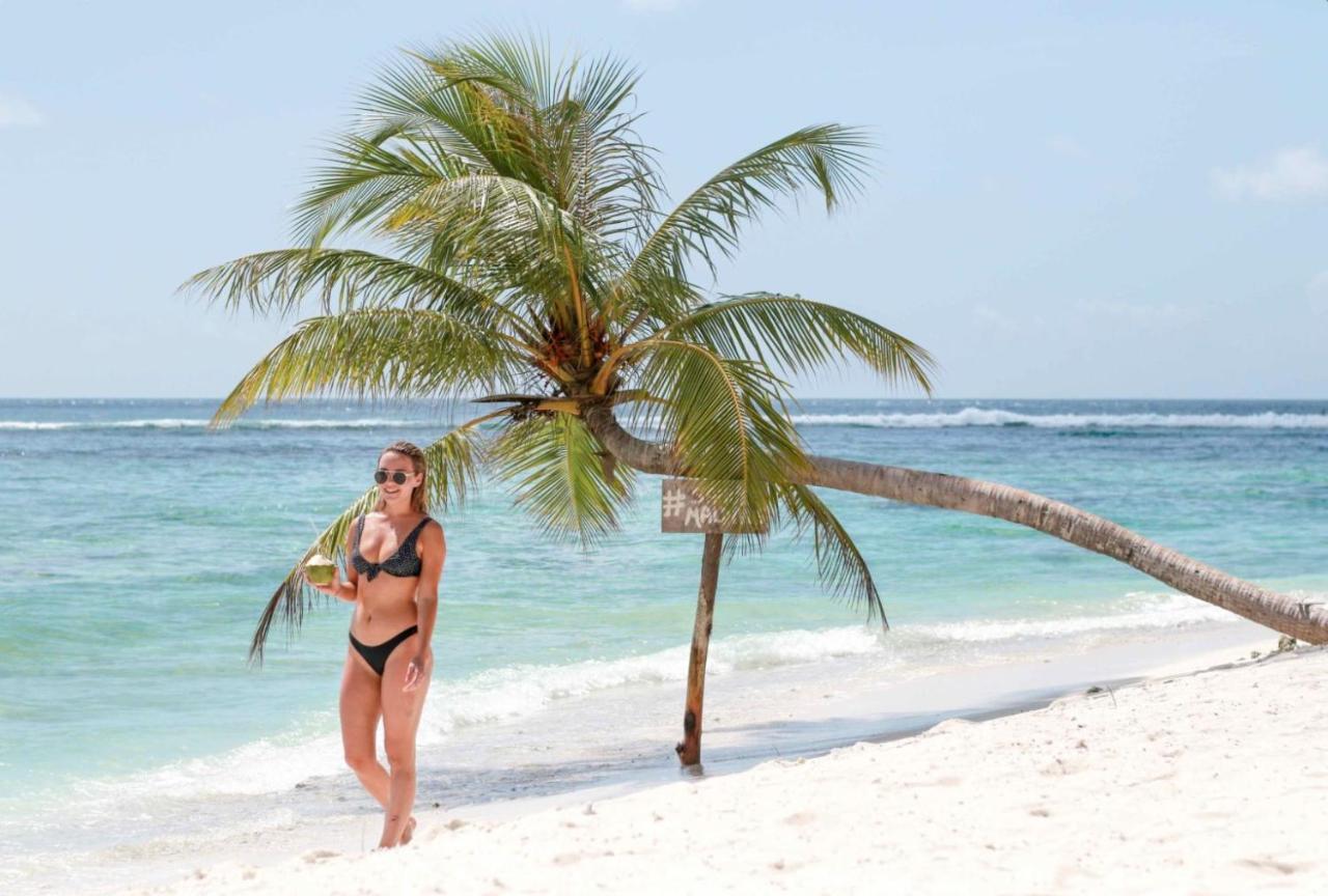 Palm Gate Maldives Hotell Thulusdhoo Eksteriør bilde