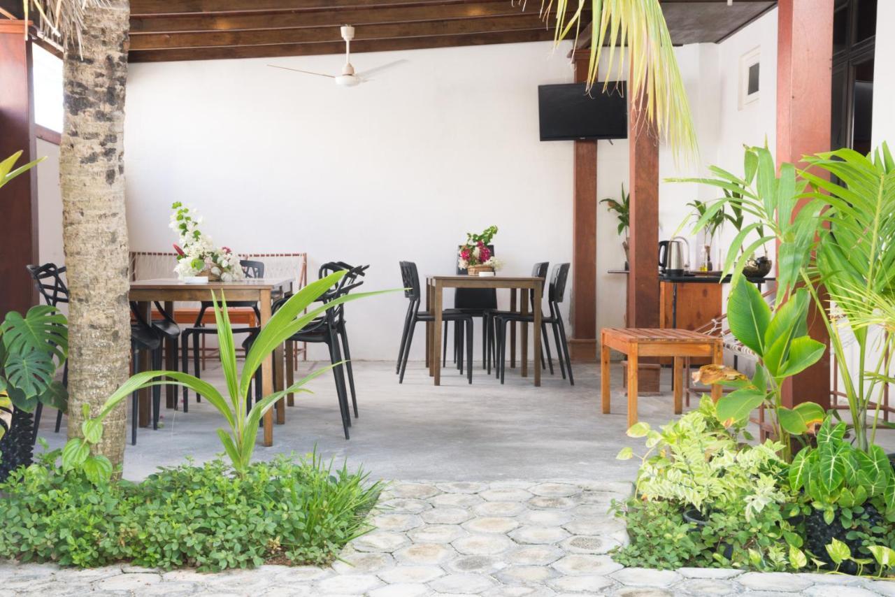 Palm Gate Maldives Hotell Thulusdhoo Eksteriør bilde