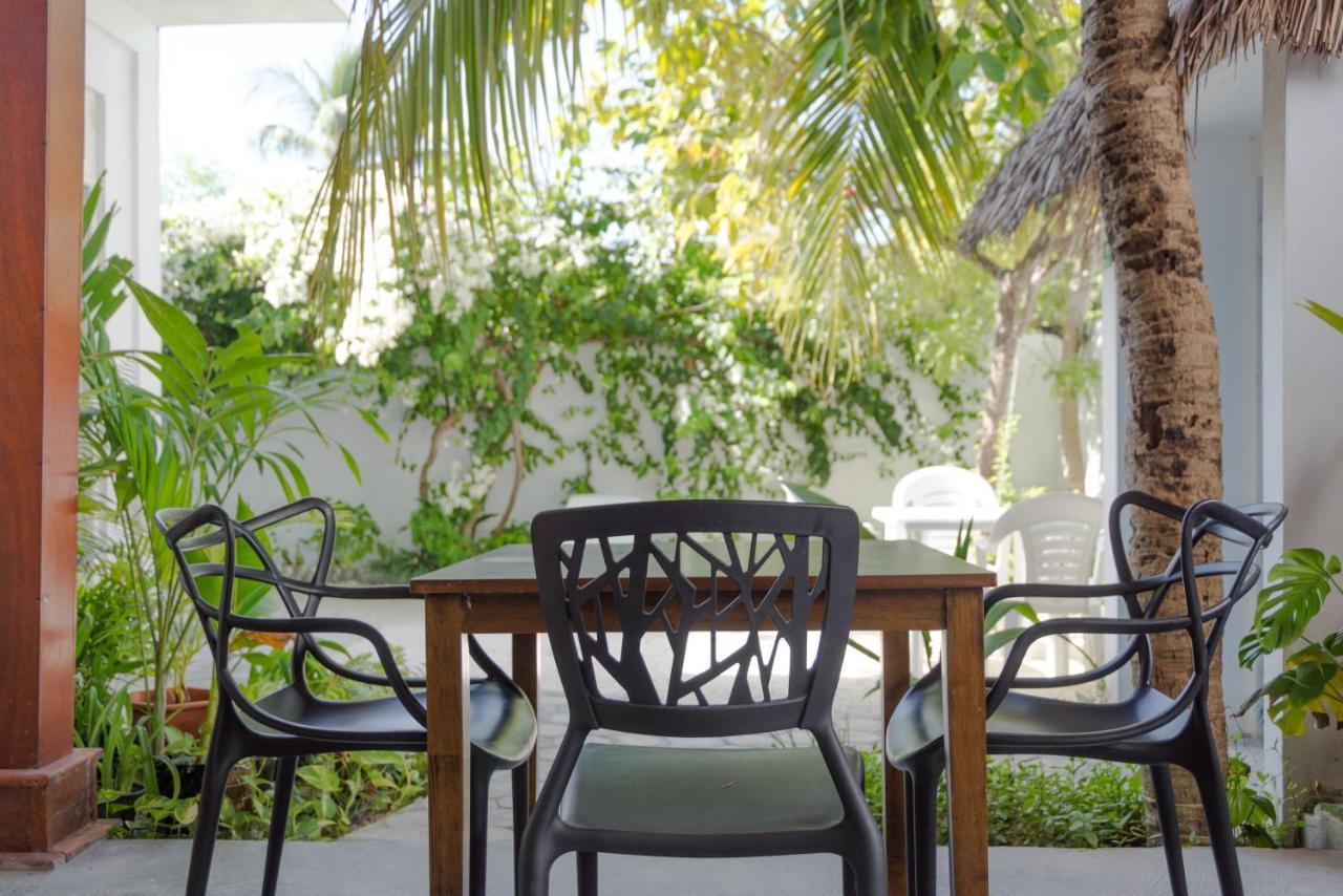 Palm Gate Maldives Hotell Thulusdhoo Eksteriør bilde