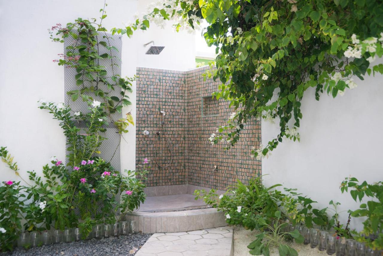 Palm Gate Maldives Hotell Thulusdhoo Eksteriør bilde
